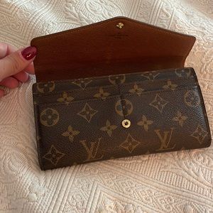 Louis Vuitton Wallet - Like New condition